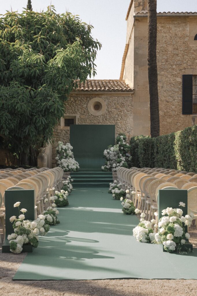 Elegant wedding details and floral decor in a luxury Mallorca celebration